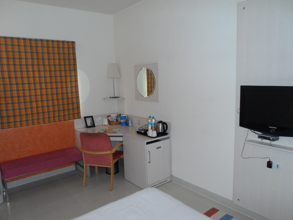 Aditya Hometel Hyderabad Exterior foto